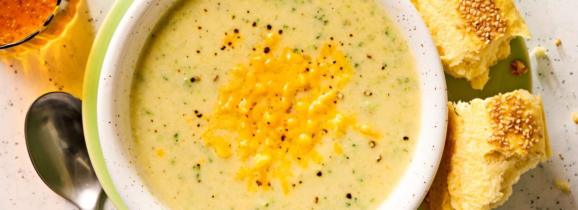 Broccoli and cheese cream soup